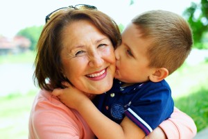 Soutient éducatif et affectif entre grand mère et son petit fils
