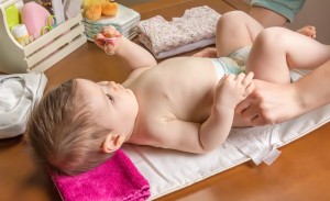 Plus d’un produit "hygiène bébé" sur deux acheté en supermarché présenterait des composés toxiques.