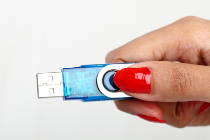 clé usb VIH vernis anti viol